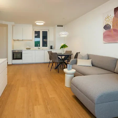 Center With Private Garage Apartment Pula