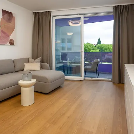 Center With Private Garage Apartment