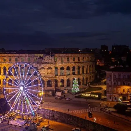 Center With Private Garage Appartamento